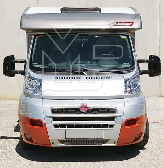 Imagenes de vinilo de la marca CHALLENGER pegado sobre autocaravana trasera y frontal.