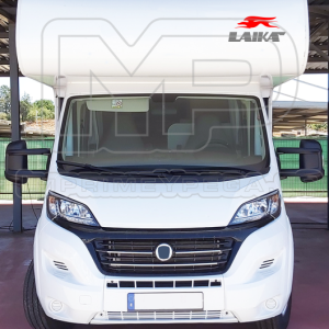 Vinilo de logo LAIKA a dos colores (rojo y gris) pagado en el frontal de autocaravana.