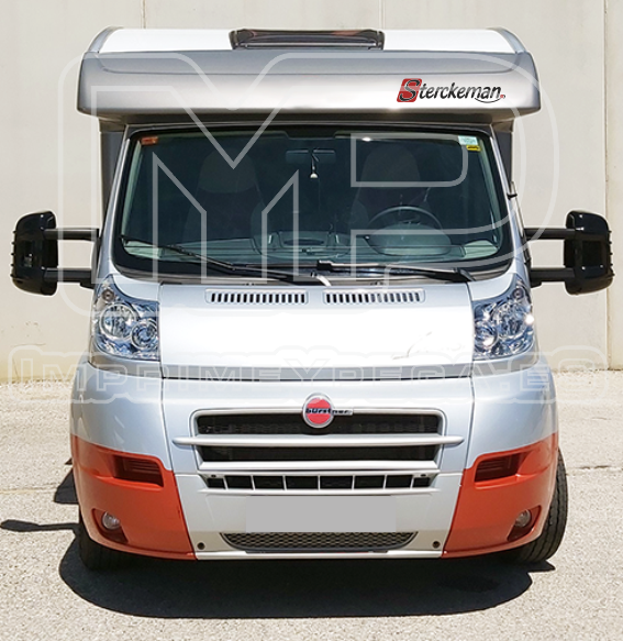 Vinilos de Autocaravana Sterckeman pegado en el frontal de una autocaravana.