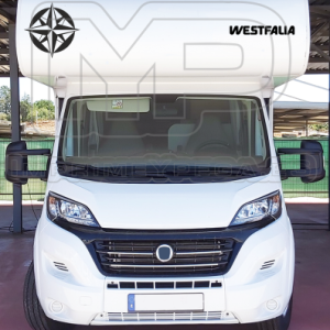 Vinilos Westfalia a un color pegados en el frontal de Autocaravana, logo y texto de la marca en color negro.