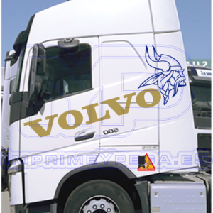 ANGULOS MUERTOS CAMIONES LATERAL Pegado de pegatina ángulos muertos de camión en cabeza de camión volvo.